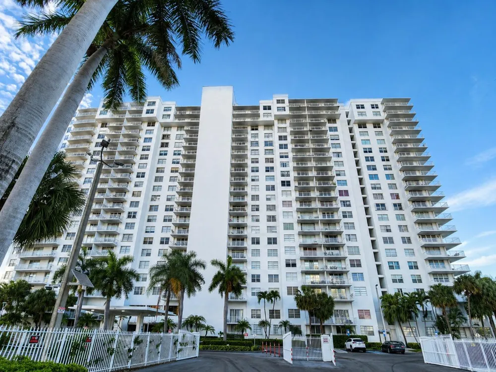 2801 NE 183rd Street #Unit 1502w Aventura, FL 33160