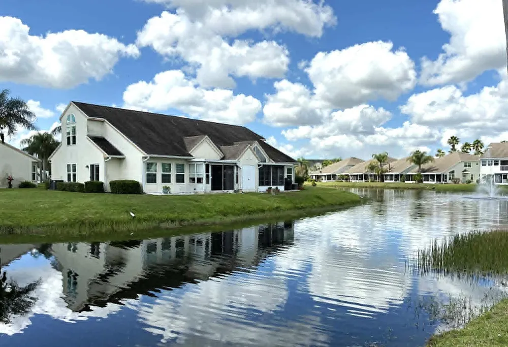 1827 Aynsley Way #4 Vero Beach, FL 32966