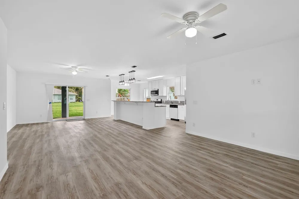 2206 S 34th Street Fort Pierce, FL 34947