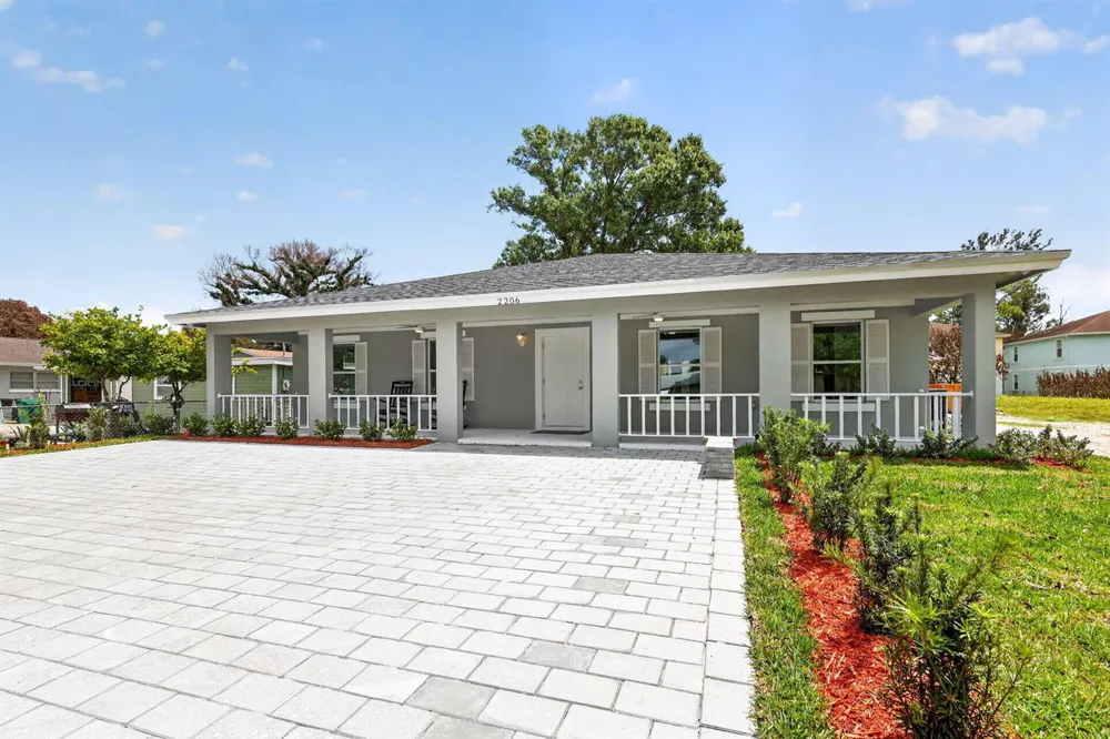 2206 S 34th Street Fort Pierce, FL 34947