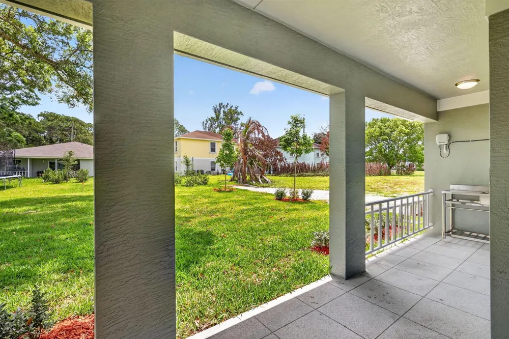 2206 S 34th Street Fort Pierce, FL 34947