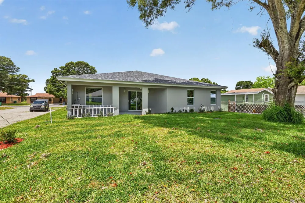 2206 S 34th Street Fort Pierce, FL 34947