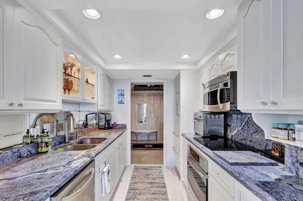 5550 Ocean Drive #21c Singer Island, FL 33404