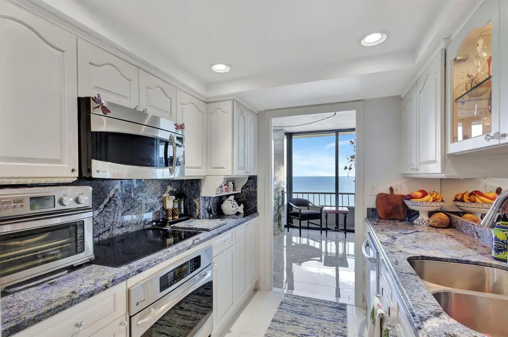 5550 Ocean Drive #21c Singer Island, FL 33404