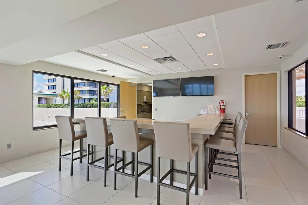 5550 Ocean Drive #21c Singer Island, FL 33404