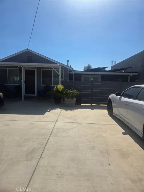 3842 Hillside