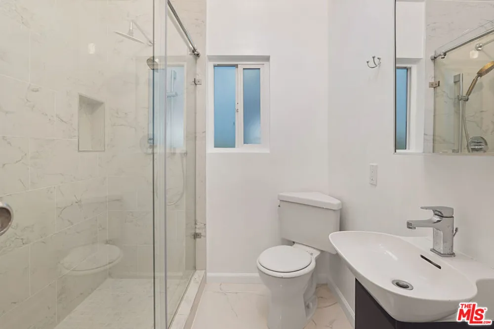 806 Navy Street Santa Monica, CA 90405