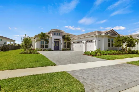 14823 Wildwood Circle