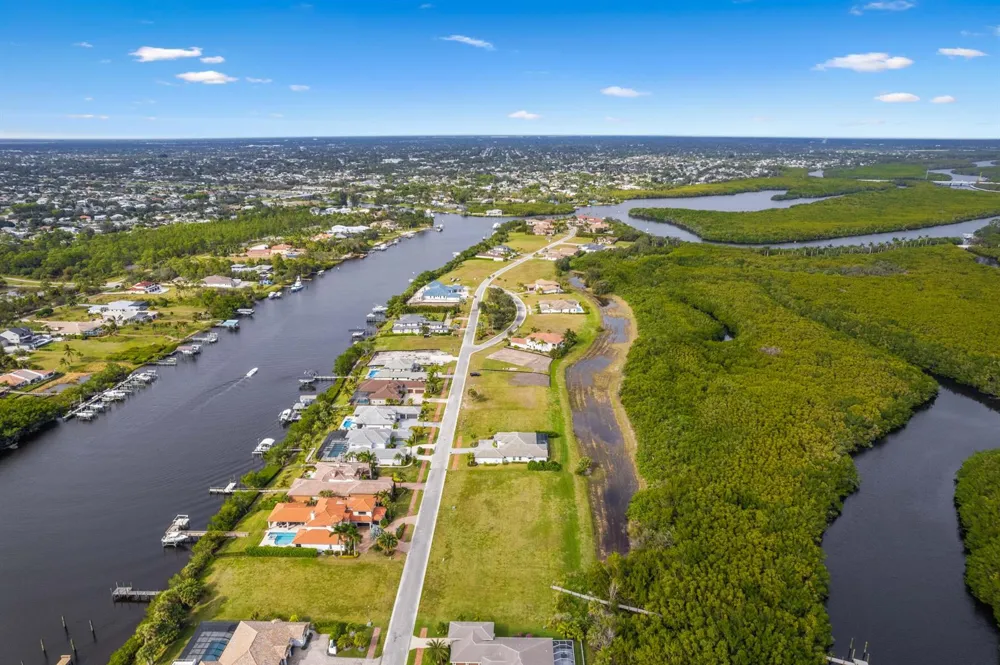 206 SE Fiore Bello SE Port St. Lucie, FL 34952