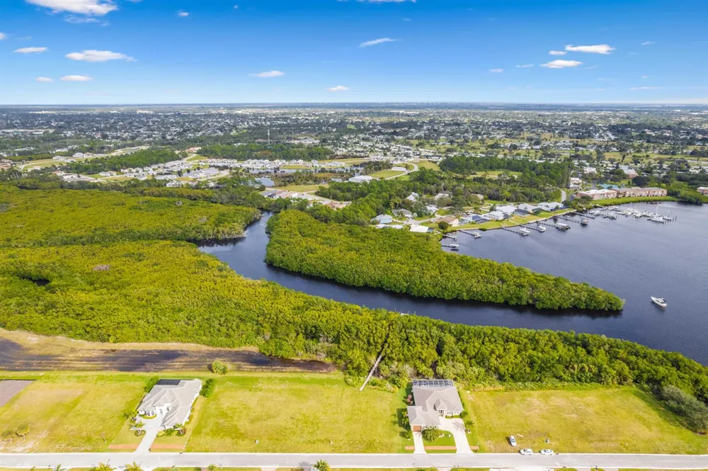 206 SE Fiore Bello SE Port St. Lucie, FL 34952