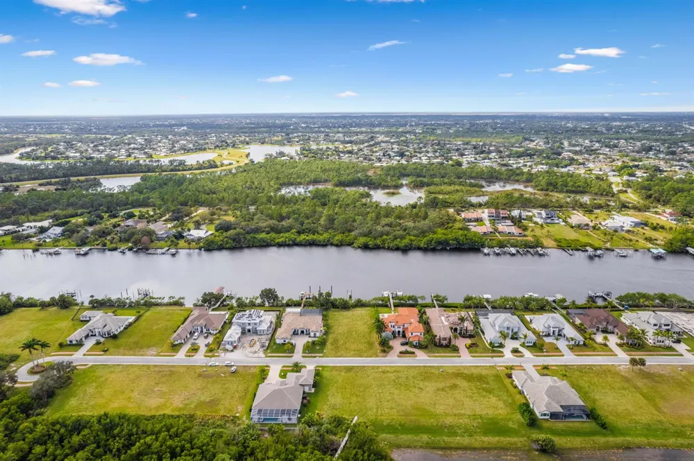 206 SE Fiore Bello SE Port St. Lucie, FL 34952