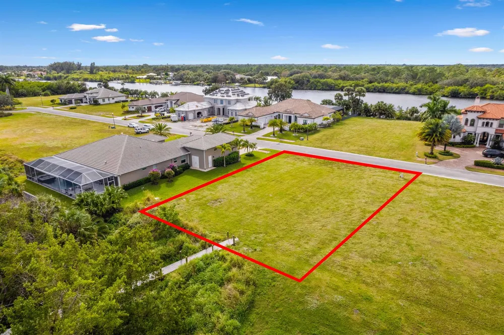 206 SE Fiore Bello SE Port St. Lucie, FL 34952
