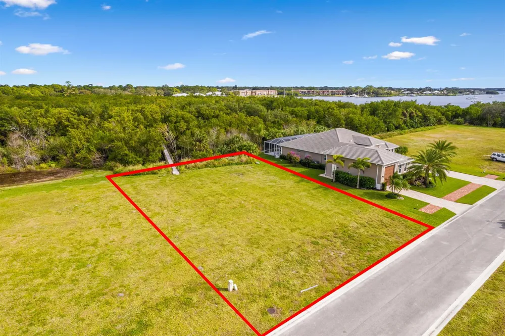 206 SE Fiore Bello SE Port St. Lucie, FL 34952