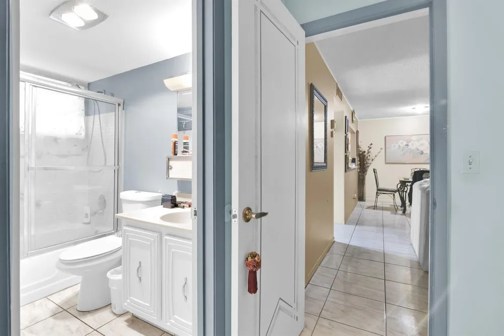 711 Lori Drive #204 Palm Springs, FL 33461