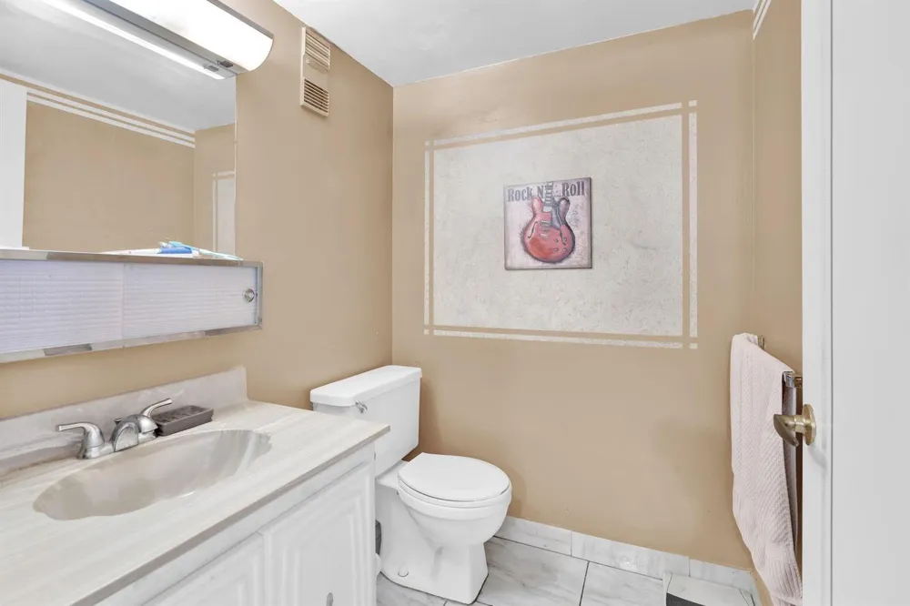 711 Lori Drive #204 Palm Springs, FL 33461