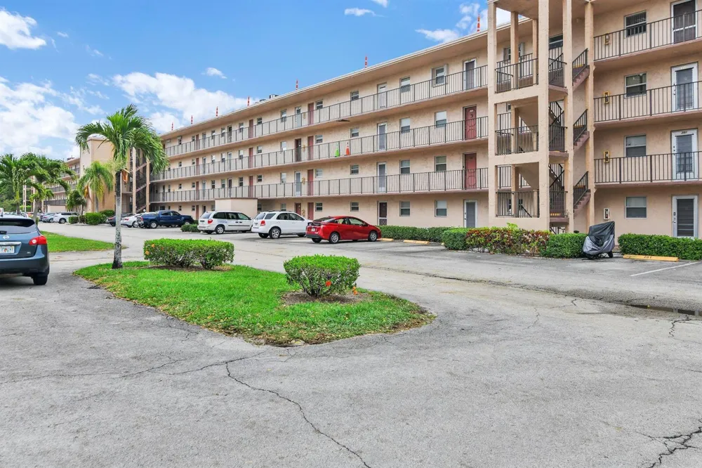 711 Lori Drive #204 Palm Springs, FL 33461