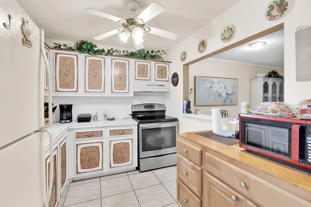 711 Lori Drive #204 Palm Springs, FL 33461