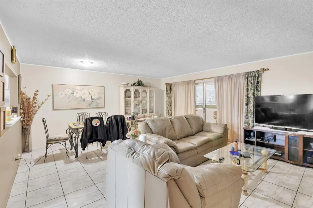 711 Lori Drive #204 Palm Springs, FL 33461