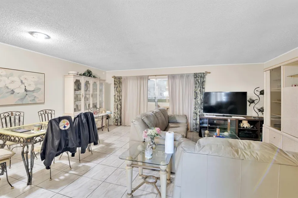 711 Lori Drive #204 Palm Springs, FL 33461