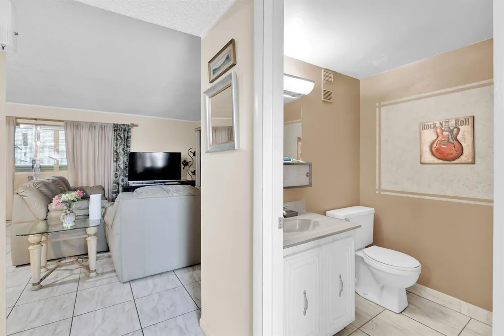 711 Lori Drive #204 Palm Springs, FL 33461