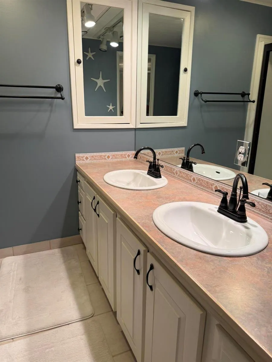 8044 SE Patriot Avenue Hobe Sound, FL 33455