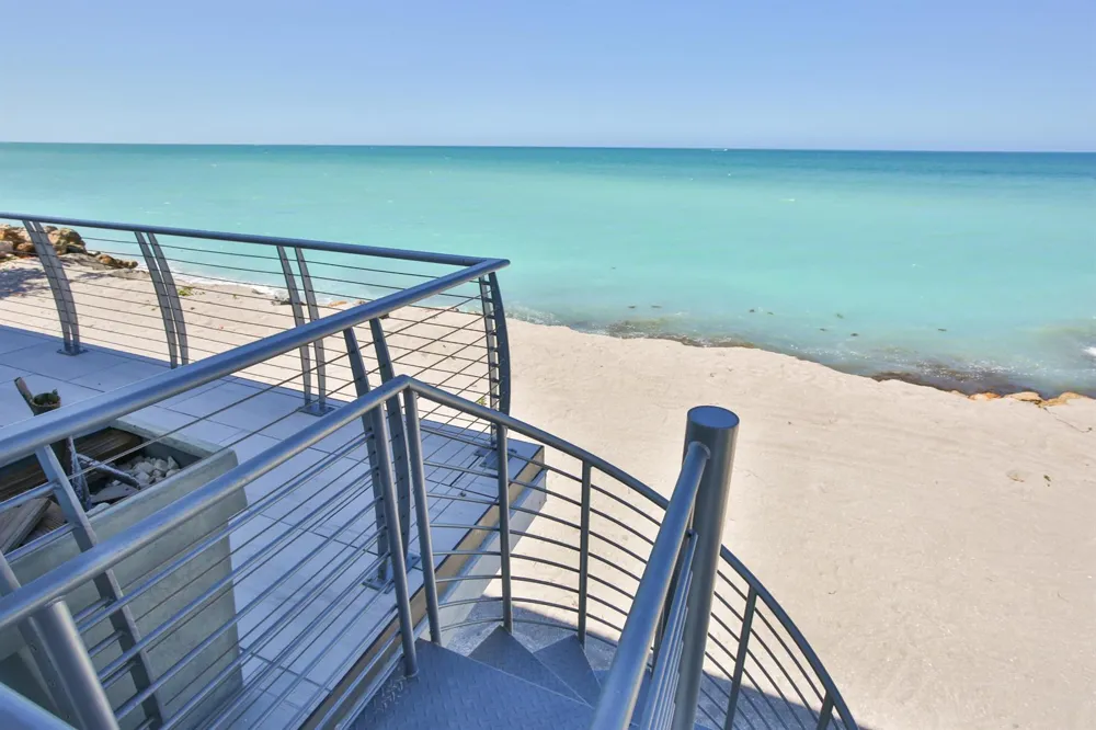 7816 Sanderling Road Sarasota, FL 34242