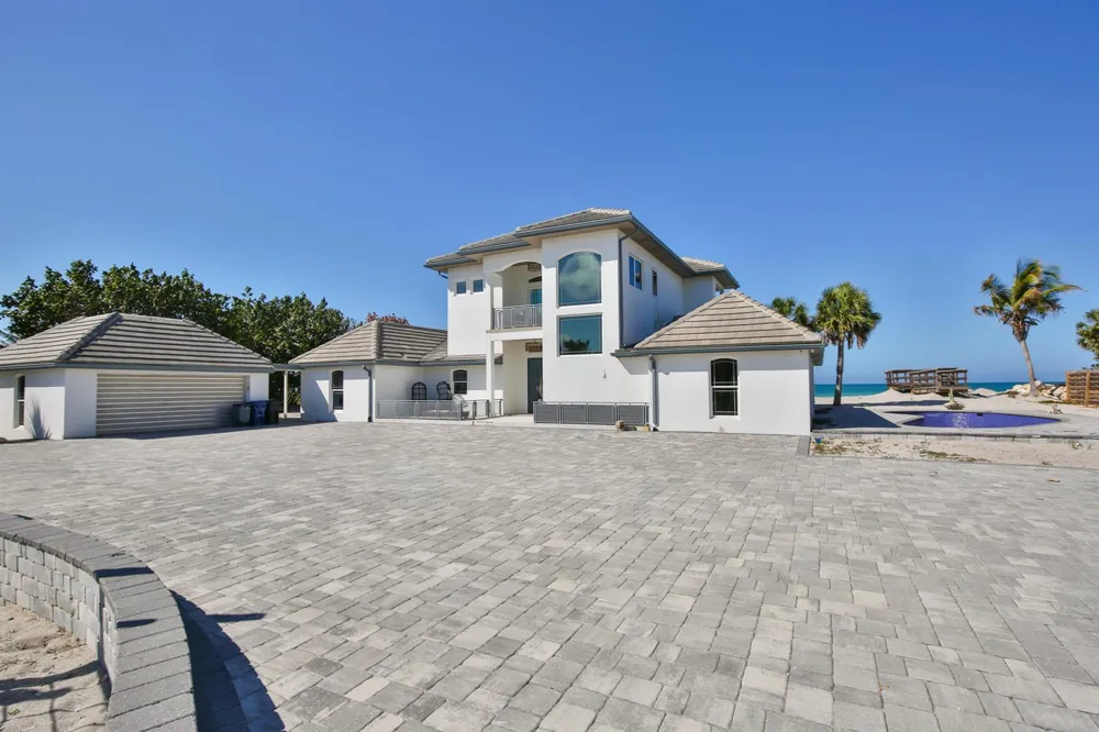 7816 Sanderling Road Sarasota, FL 34242
