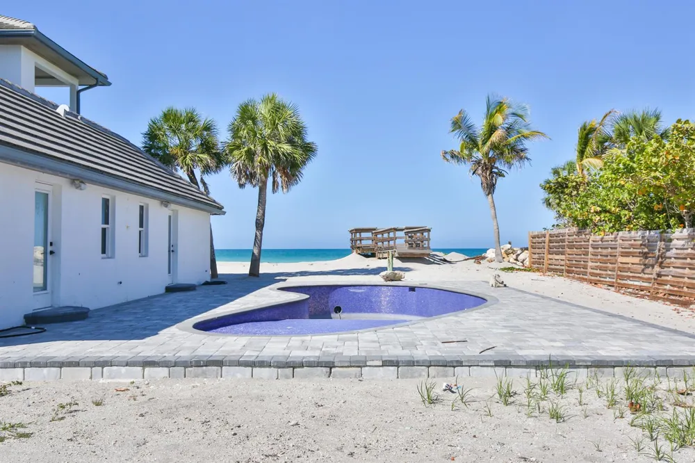 7816 Sanderling Road Sarasota, FL 34242