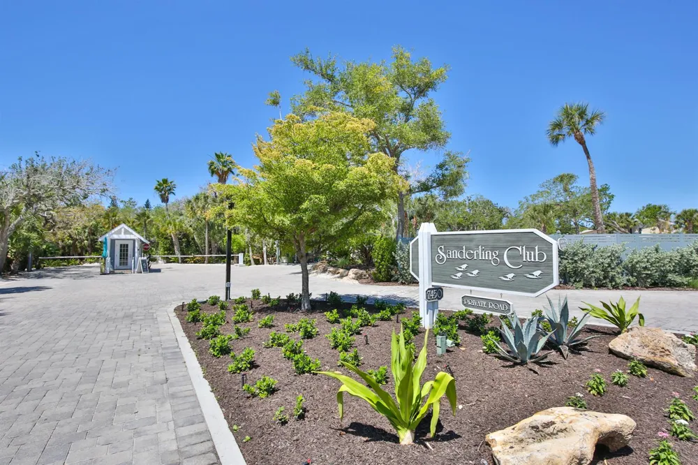 7816 Sanderling Road Sarasota, FL 34242