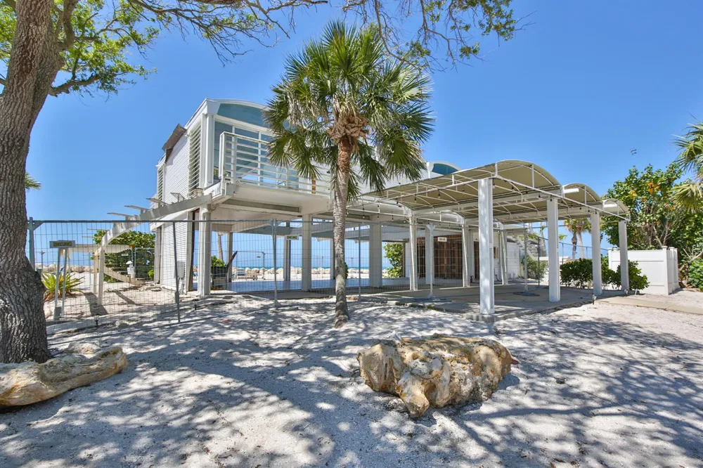 7816 Sanderling Road Sarasota, FL 34242