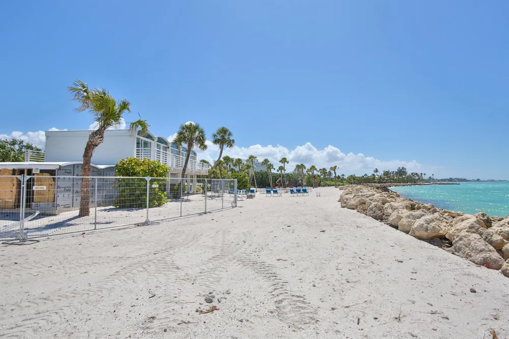 7816 Sanderling Road Sarasota, FL 34242