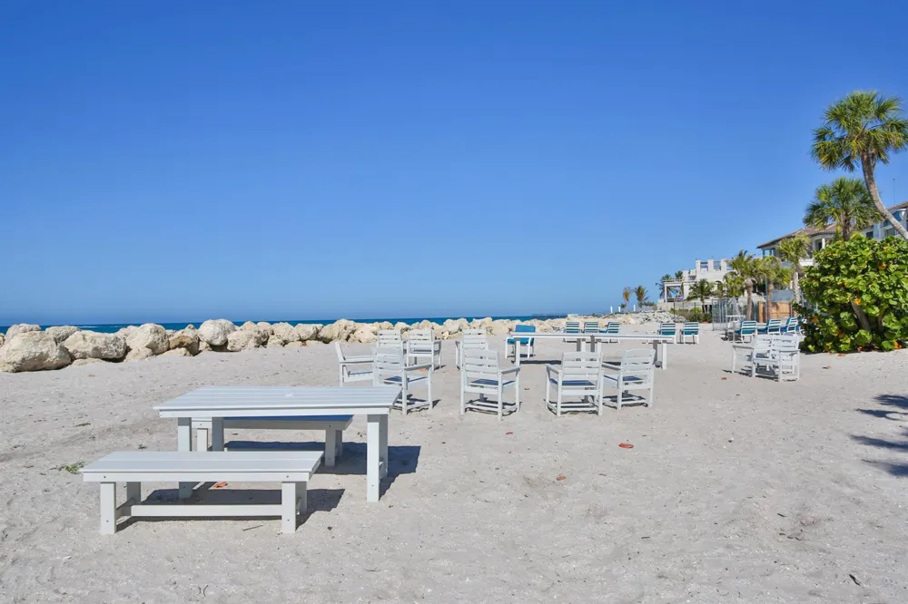 7816 Sanderling Road Sarasota, FL 34242