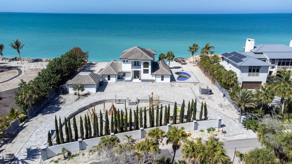 7816 Sanderling Road Sarasota, FL 34242