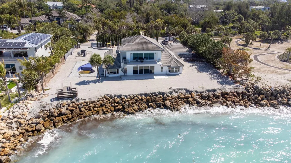 7816 Sanderling Road Sarasota, FL 34242