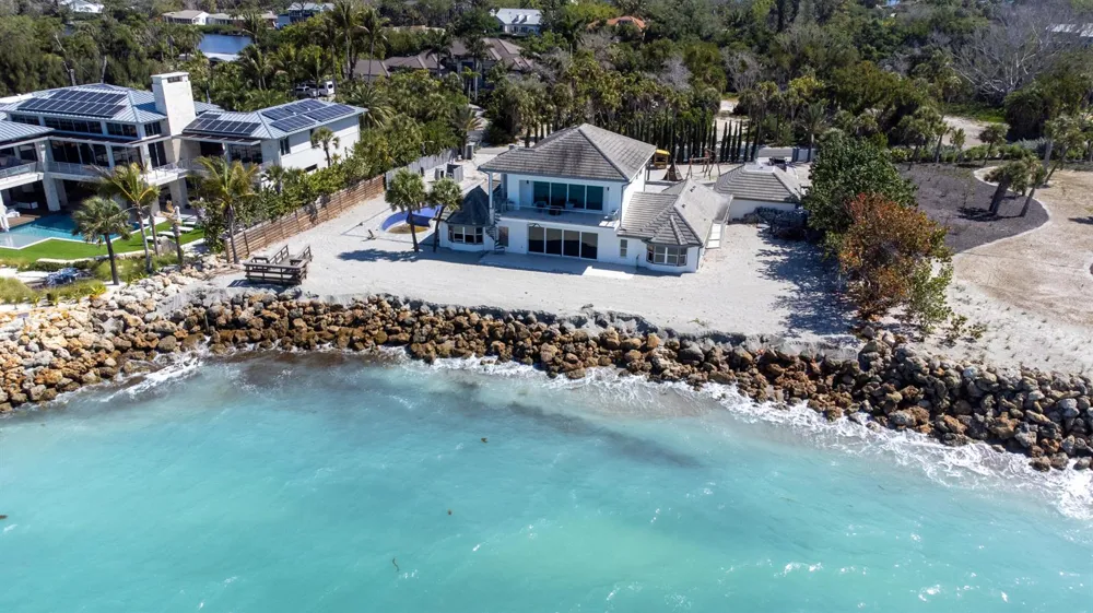 7816 Sanderling Road Sarasota, FL 34242