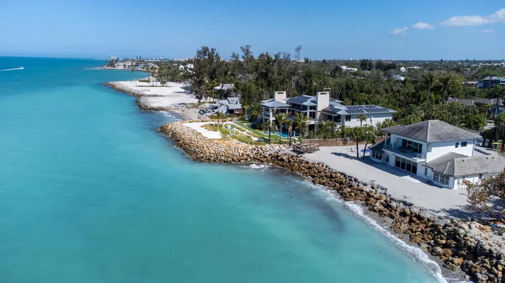 7816 Sanderling Road Sarasota, FL 34242