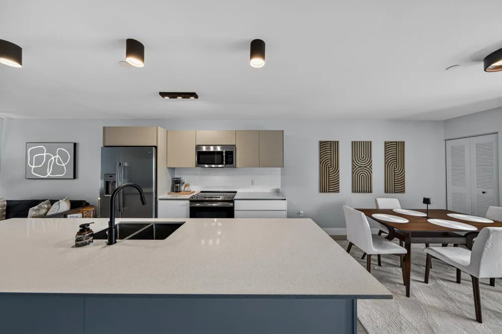 2535 NE 193rd Street #3203 Miami, FL 33180