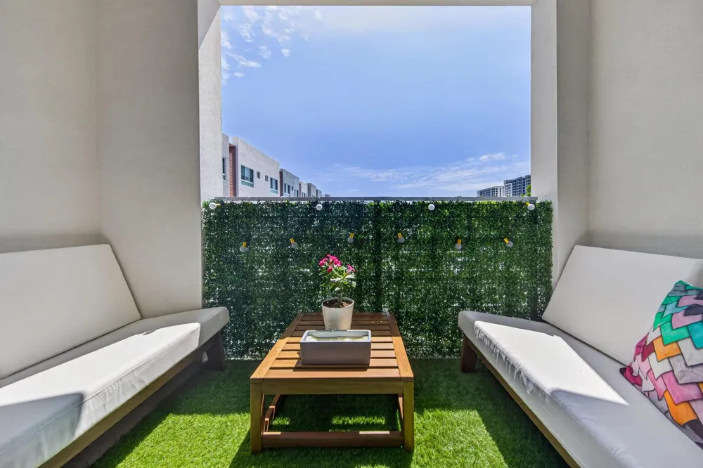 2535 NE 193rd Street #3203 Miami, FL 33180