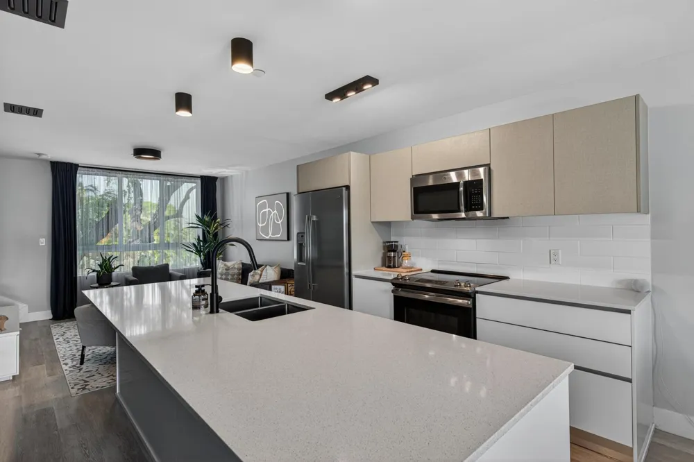 2535 NE 193rd Street #3203 Miami, FL 33180