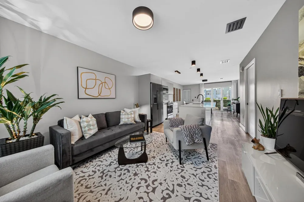 2535 NE 193rd Street #3203 Miami, FL 33180