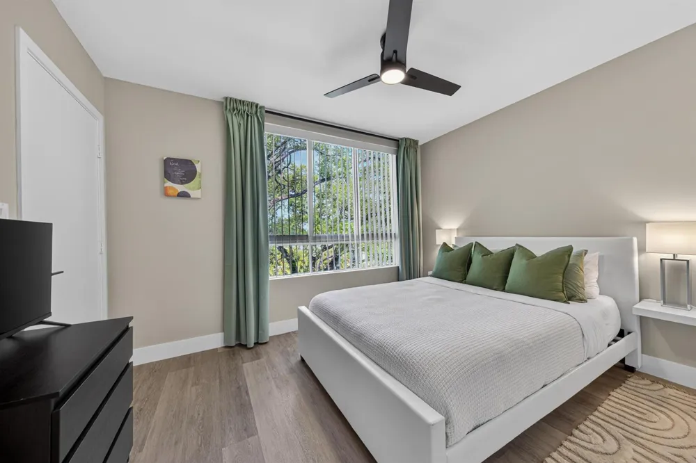 2535 NE 193rd Street #3203 Miami, FL 33180