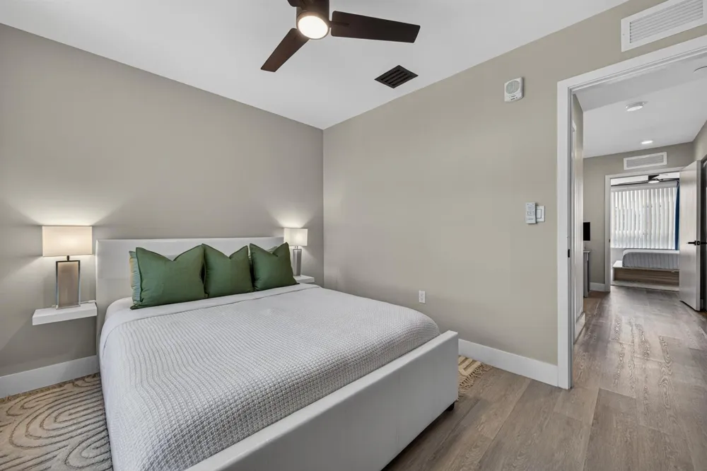 2535 NE 193rd Street #3203 Miami, FL 33180