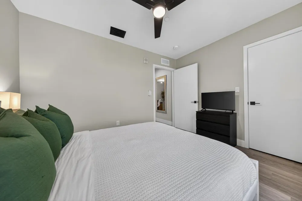 2535 NE 193rd Street #3203 Miami, FL 33180