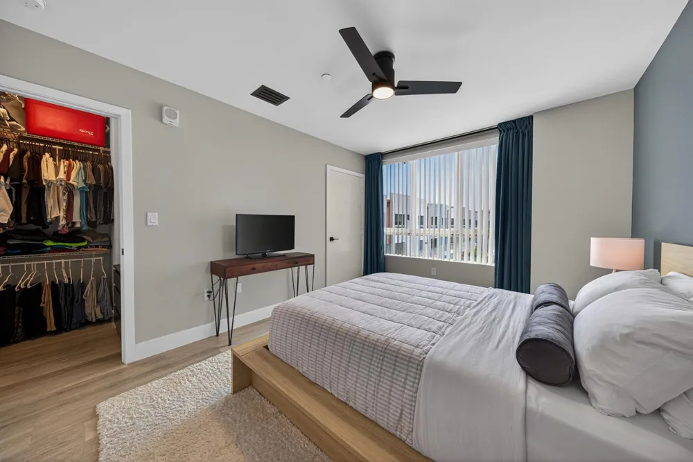 2535 NE 193rd Street #3203 Miami, FL 33180
