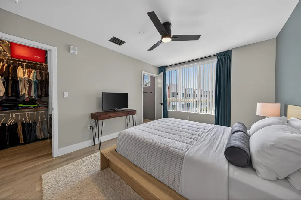 2535 NE 193rd Street #3203 Miami, FL 33180