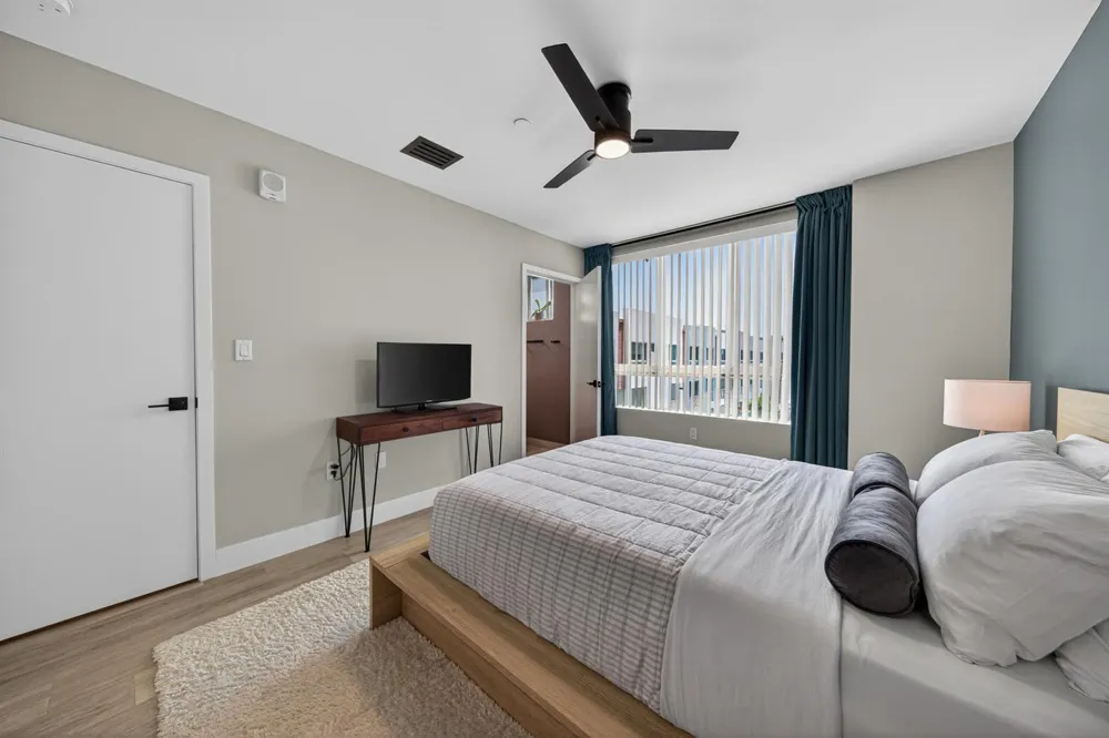 2535 NE 193rd Street #3203 Miami, FL 33180