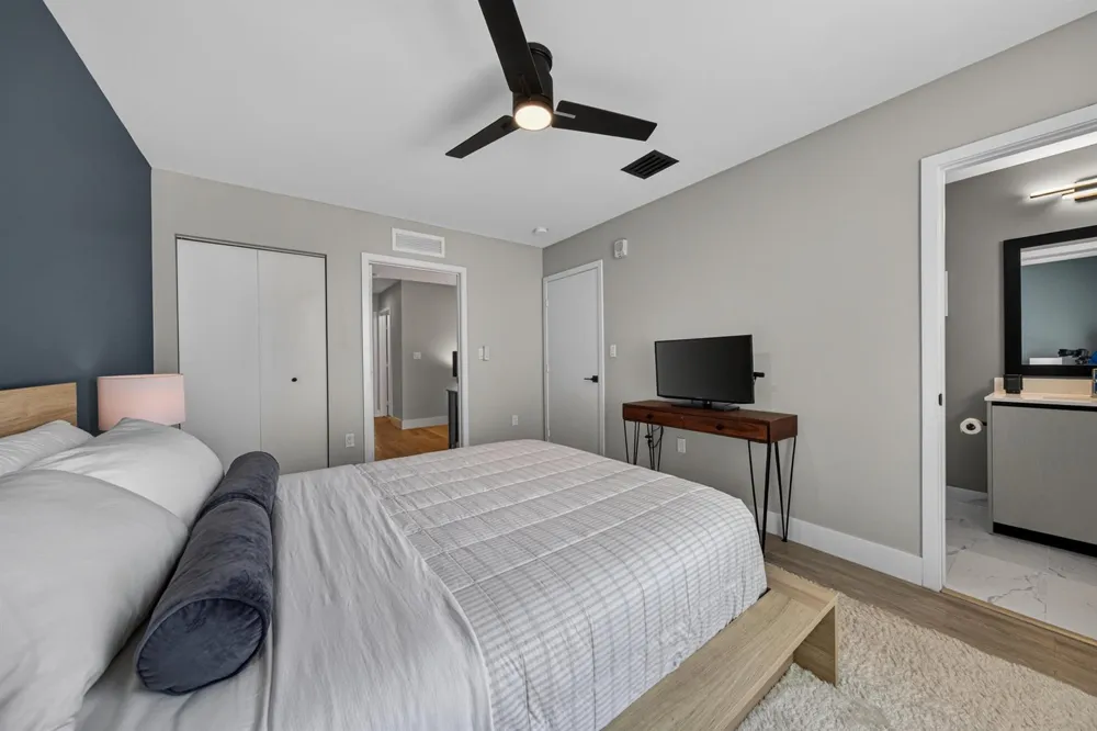 2535 NE 193rd Street #3203 Miami, FL 33180