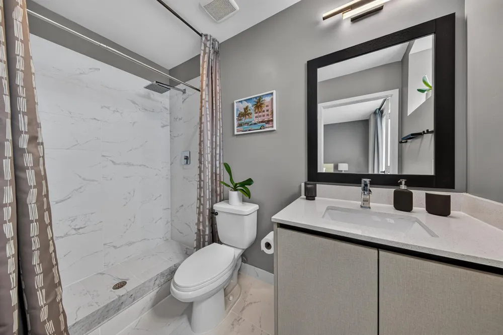 2535 NE 193rd Street #3203 Miami, FL 33180