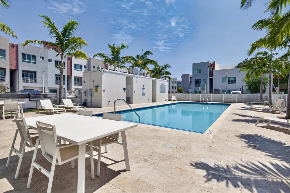 2535 NE 193rd Street #3203 Miami, FL 33180