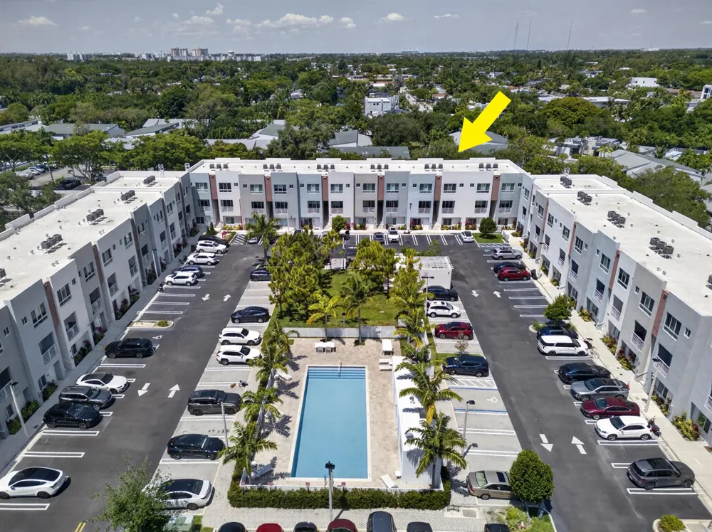 2535 NE 193rd Street #3203 Miami, FL 33180